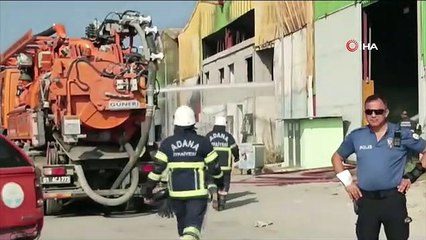 Adana'da geri dönüşüm fabrikasında çıkan yangın karşısındaki kolonya fabrikasına da sıçradı