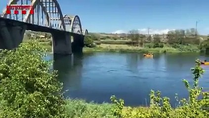 Los bomberos de la Generalitat buscan a un hombre en el río Ebro