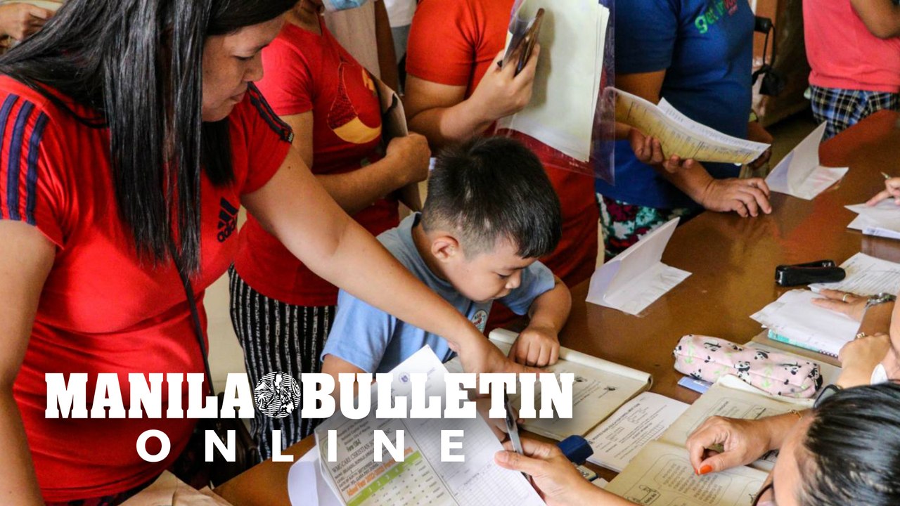Along with their parents, Sen. Benigno S. Aquino Jr. Elementary School students enroll for the upcoming school year