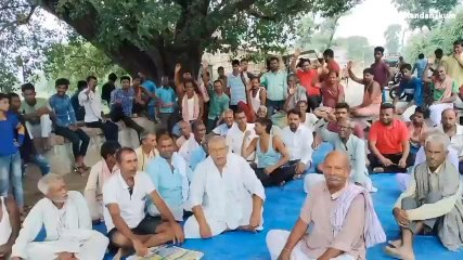 मधुबनी: नहर में पानी नहीं आने से आक्रोशित ग्रामीणों ने किया सड़क जाम