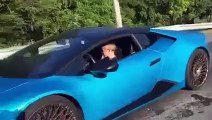 Il laisse son enfant au volant de sa Lamborghini Huracan... risqué