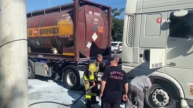 Kimyasal yüklü tırda yangın: Sürücünün dikkati faciayı önledi