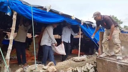 पीओपी की मूर्तियां बनाने वालों पर कार्रवाई, 100 बैग जब्त