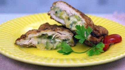 Frango empanado com recheio abobrinha e queijo