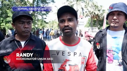 Massa Gelar Aksi di Kantor Gubernur NTT Tuntut Penangkapan Rocky Gerung