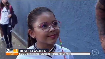 Criança viraliza com resposta 'sincerona' sobre volta às aulas: 'É um saco, queria ficar jogada na cama'