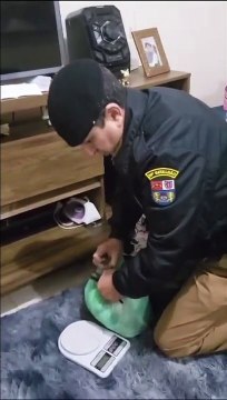 'Bibi perigosa', suspeita de chefiar tráfico de drogas em Mariluz, é presa em Londrina