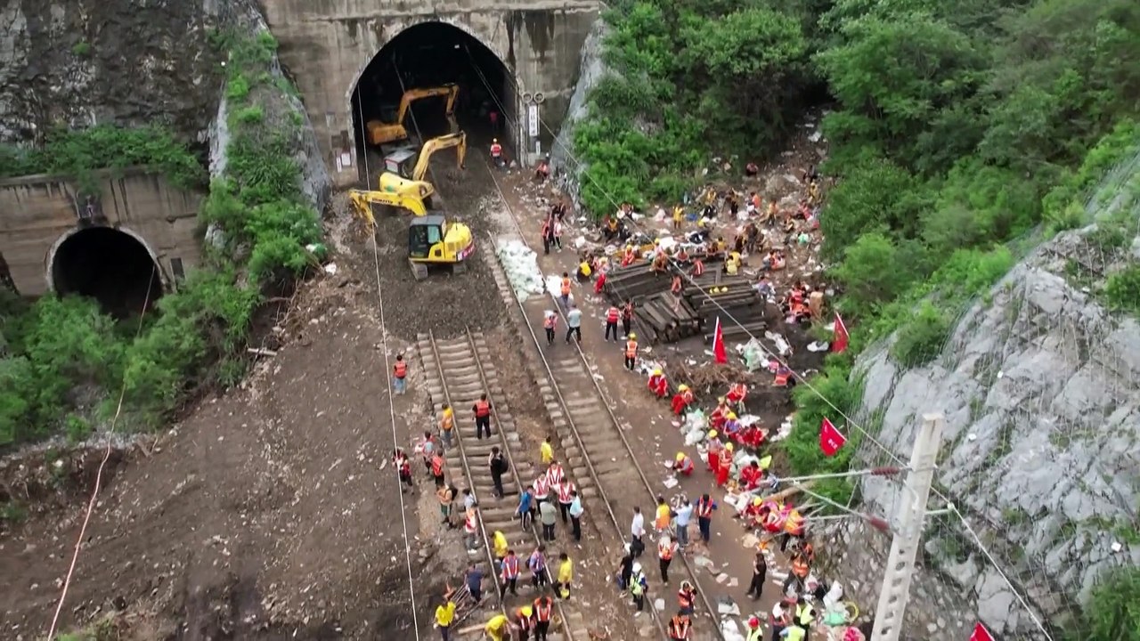 Super-Taifun Khanun hält Taiwan, China und Japan in Atem