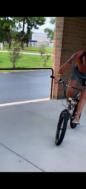 BMX Wallride avec Spinning Flourish