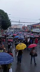 Servidores municipais com Caixão em protesto pelas ruas de Alagoinhas