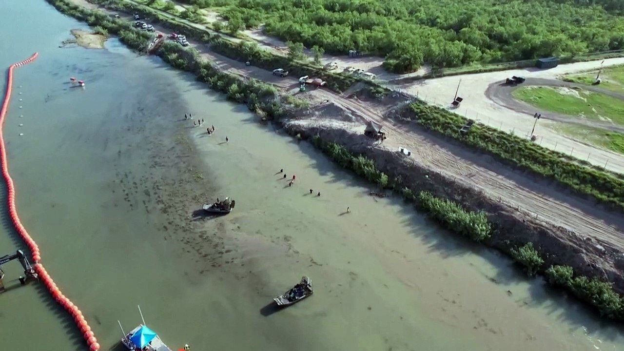 Hallan un cuerpo en boyas antimigrantes que Texas puso en la frontera con México