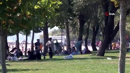 Ceux qui ont été submergés par la chaleur ont couru vers la plage de Yeşilköy