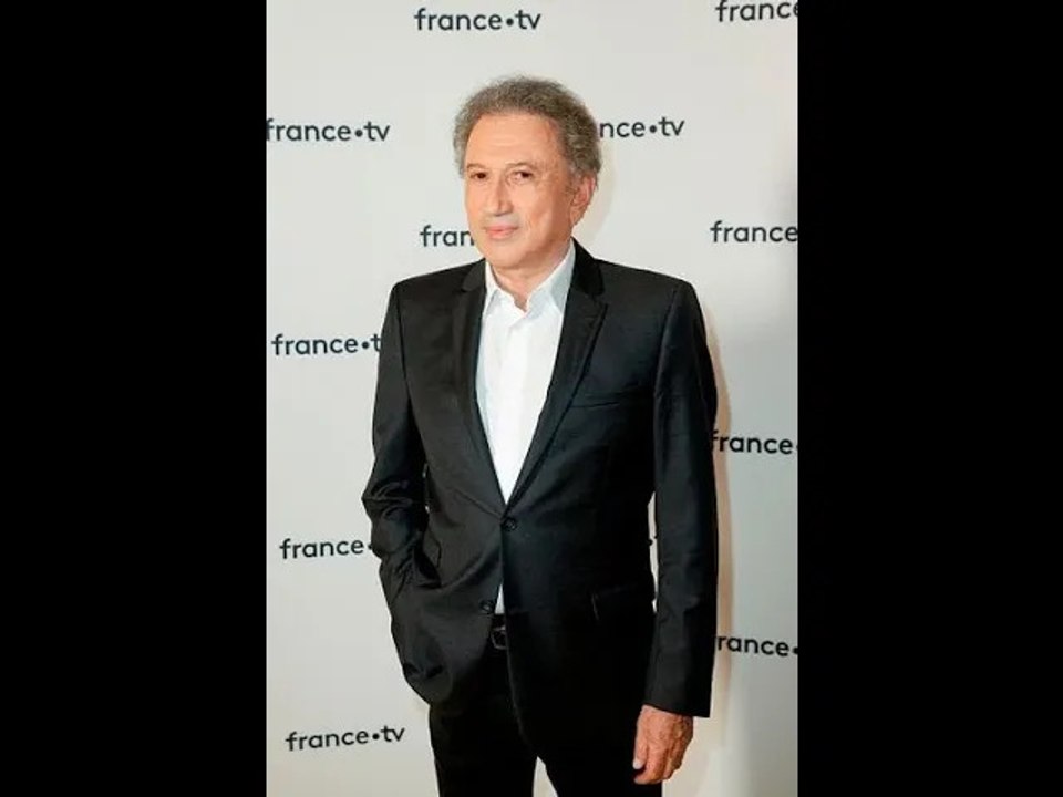 Michel Drucker attaqué par une guêpe en plein milieu des “Enfants de la télé”
