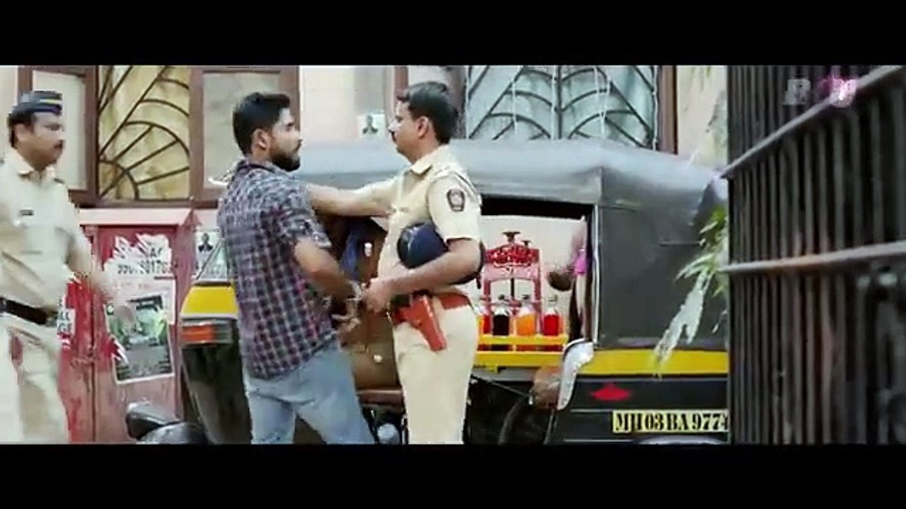Hrithik Roshan Challenges Police - Kaabil Movie Scene _ Yami Gautam _ B4U Prime