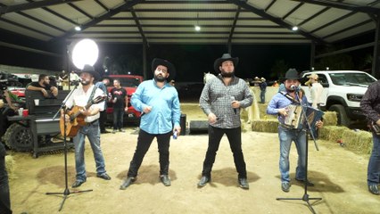 Luis Y Julián Jr. - Que Los Cuartitos No Falten (En Vivo)