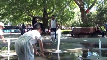 Aşırı sıcaklardan bunalan başkentliler parklara akın etti