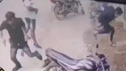 खीरी: दुकान पर बैठे युवक पर ताबड़तोड़ फायरिंग, जान बचाकर छत पर चढ़ा,और फिर