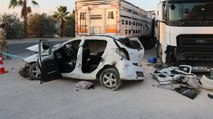Hatay’da TIR’a çarpan otomobildeki 2 kişi hayatını kaybetti