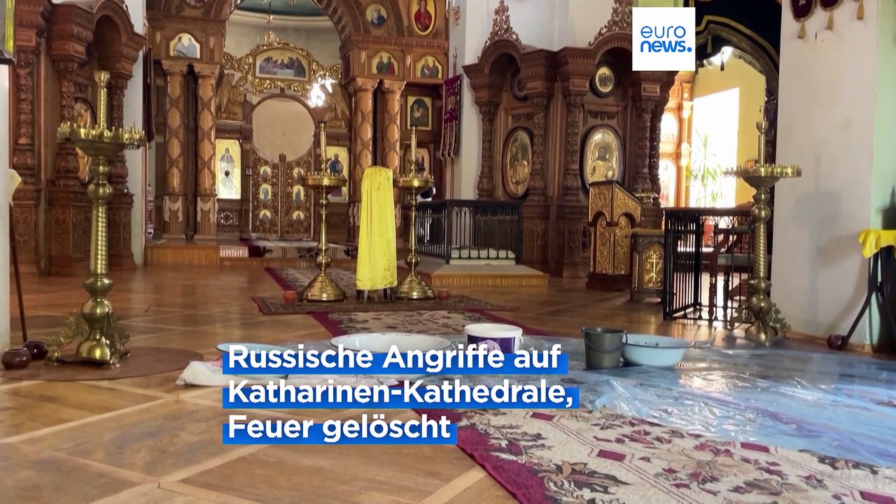 Erneut Luftangriffe auf Cherson - Kathedralen-Dach in Flammen