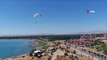 Yamaç paraşütü pilotu baba ve oğul Van Gölü semalarında 'Erciş il olsun' pankartı açtı