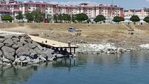 Début de la construction d'un abri de pêcheur à Erciş