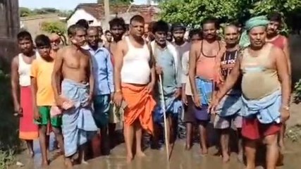 पश्चिमी चंपारण: जलजमाव की समस्या से परेशान ग्रामीणों ने किया प्रदर्शन, जताया आक्रोश