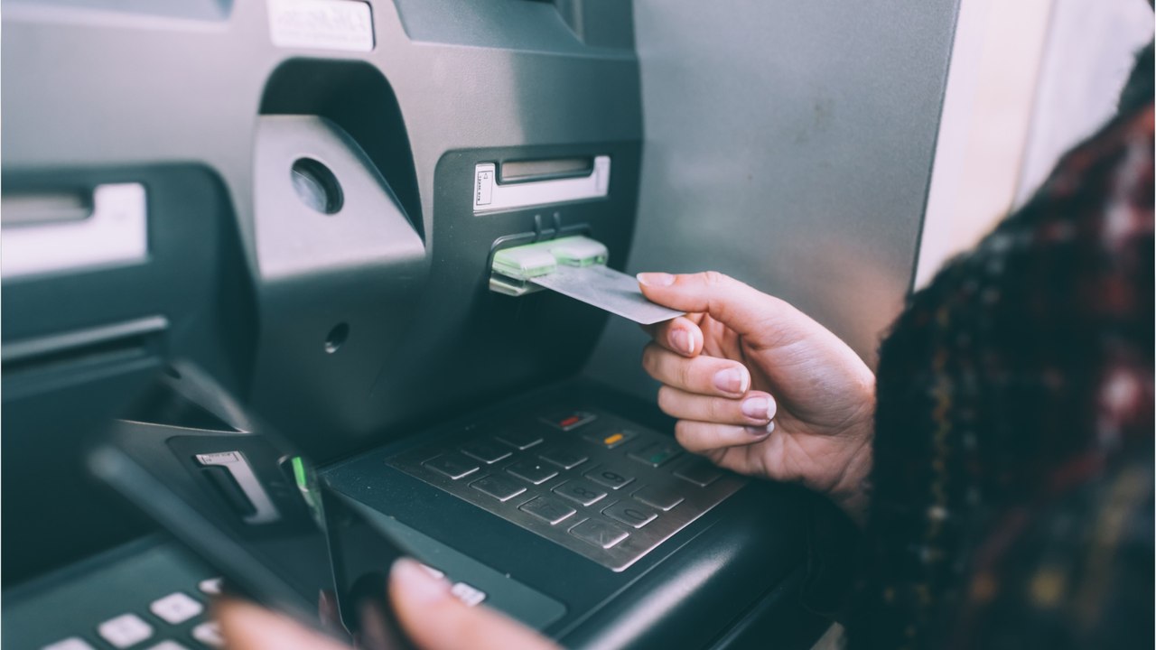 Wenn der geldautomat die bankkarte einbehält