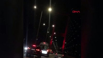 Boğaz Köprüsü’nde otomobilden sarkıp minibüse vurmaya çalıştı!