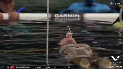 Şahika Ercümen, Cumhuriyet’in 100. yılında 100 metre rekoru kırdı.