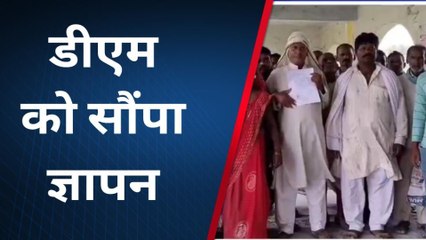 महाराजगंज: चकबंदी की समस्या को लेकर डीएम से मिले ग्रामीण, सौंपा शिकायती पत्र
