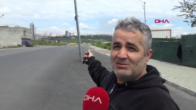 Avcılar'da kaldırım geriye alındı, direk yolda kaldı