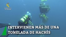 Intervienen más de una tonelada de hachís fondeada en la costa de Almería