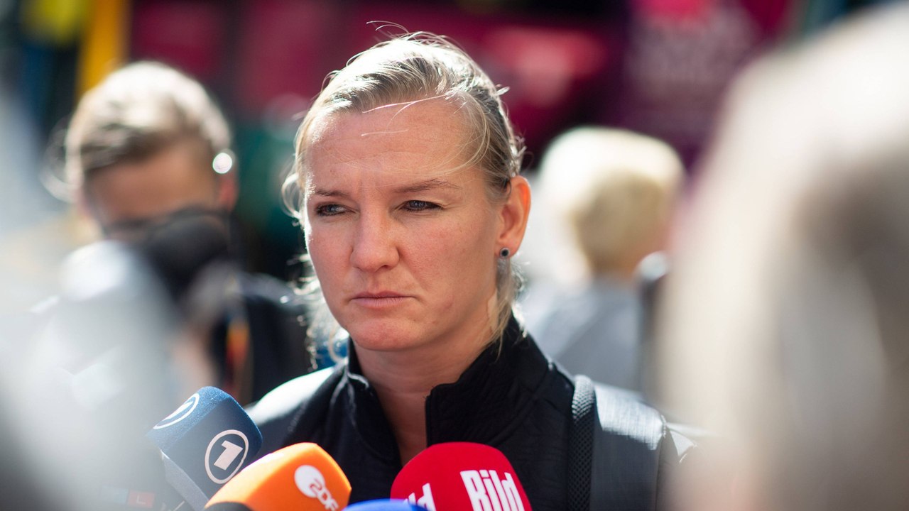 'Müssen uns selbst kritisch hinterfragen': Popp spricht Klartext nach WM-Aus