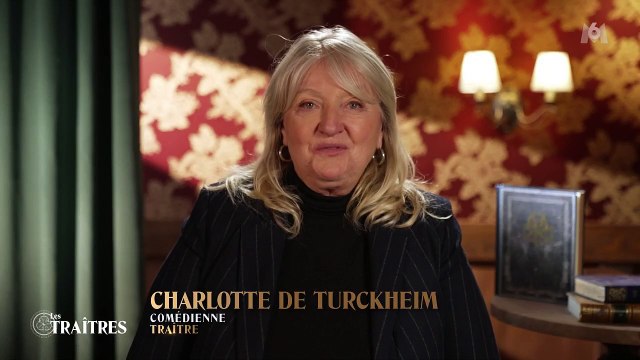 Juju Fitcats trahie Charlotte de Turckheim dans Les Traîtres.