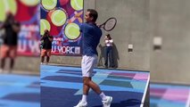 Federer, el rey del revés a una mano, sorprende a todos pegándole a dos
