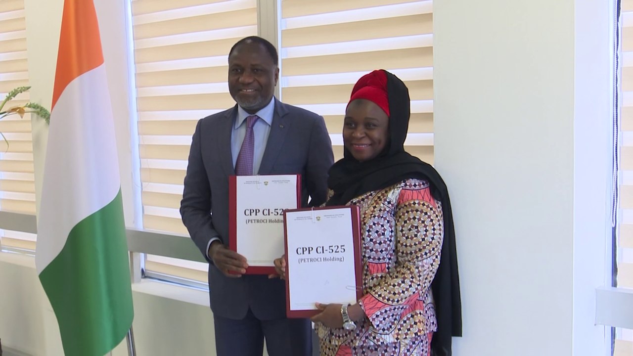 Sangafowa Coulibaly signe des contrats de partage de production des blocs CI-523 et CI-525 avec la société nationale de l’opération pétrolière