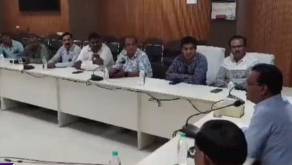 खरगोन: कलेक्टर ने अधिकारियों के साथ की बैठक, आगामी चुनाव को लेकर दिए ये निर्देश