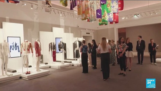 Vente aux enchères chez Sotheby's : l'univers de Freddie Mercury exposé puis vendu à Londres