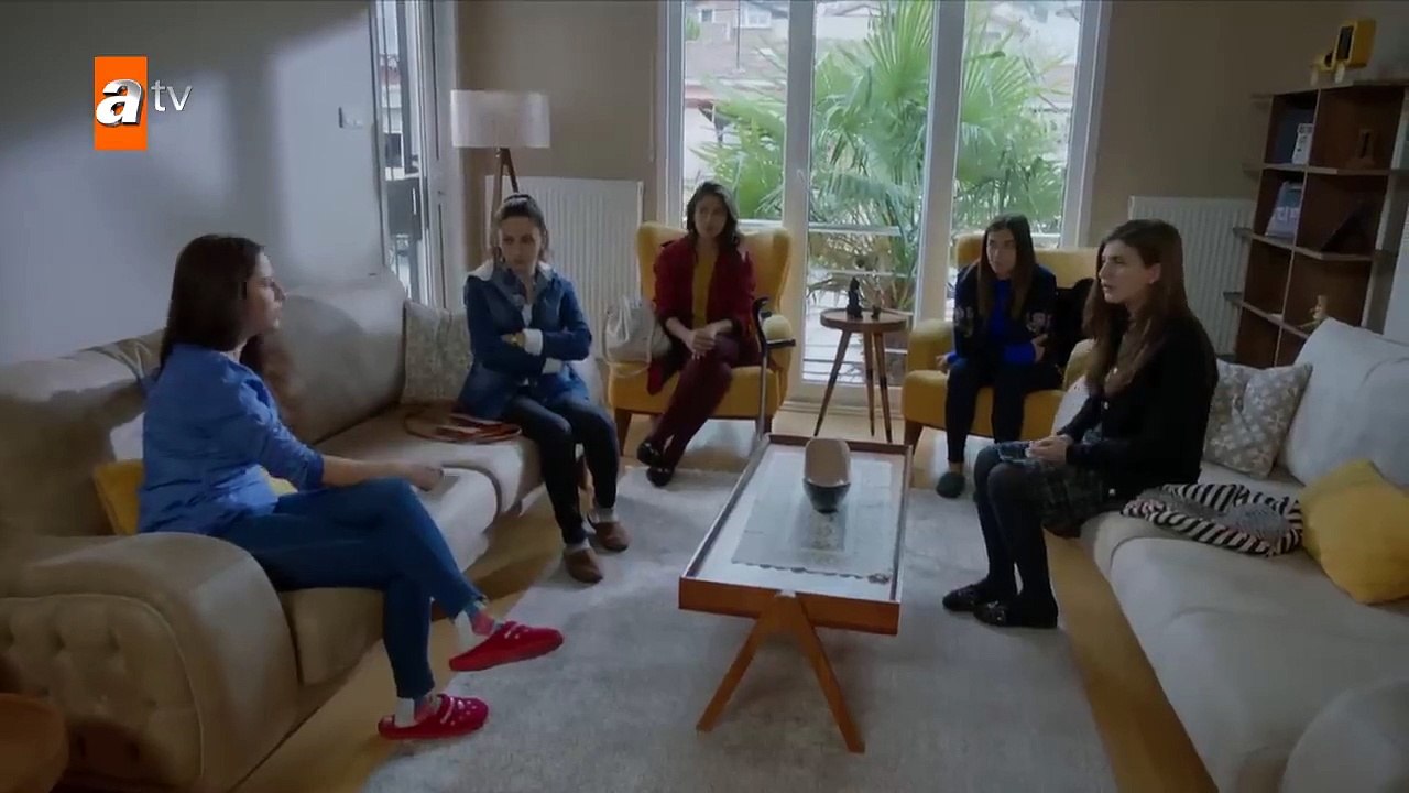 329. Huerfanas (Kirgin Cicekler), en español