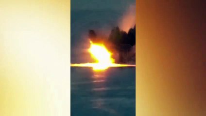 Un avion de chasse russe se transforme en boule de feu lors d'une attaque par un drone naval ukrainien en mer Noire