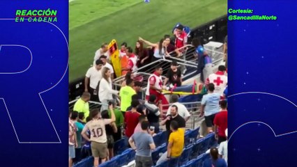 Niño tacleado en el Estadio de Rayados