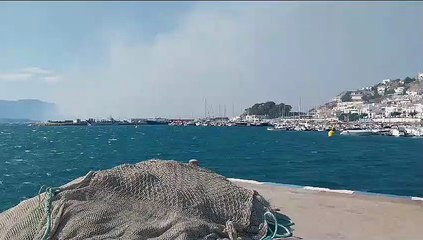 Incendi a Port Bou, vist del Port de la Selva