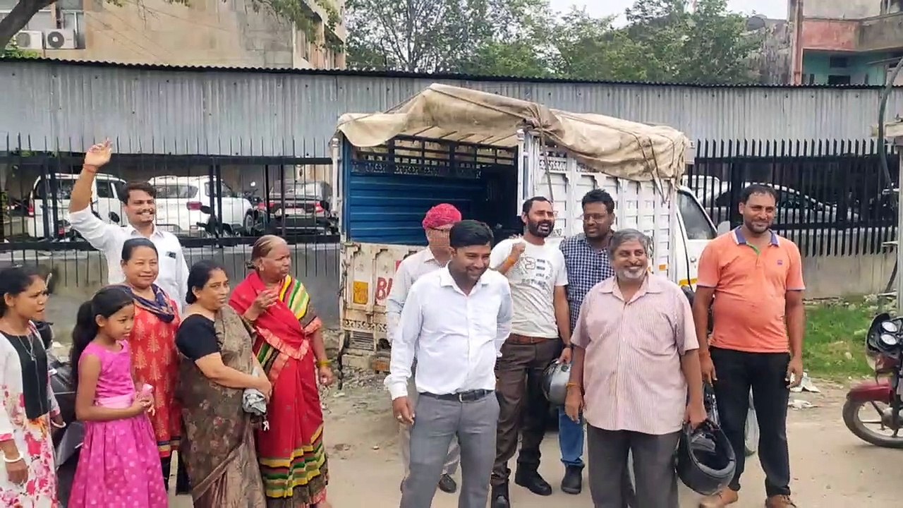 जयपुर-दो घंटे में खत्म हो गए सस्ते टमाटर , खाली हाथ लौटे लोग हुए लाल,सहकार भवन पर हुई नारेबाजी,देखें पूरा विडियो