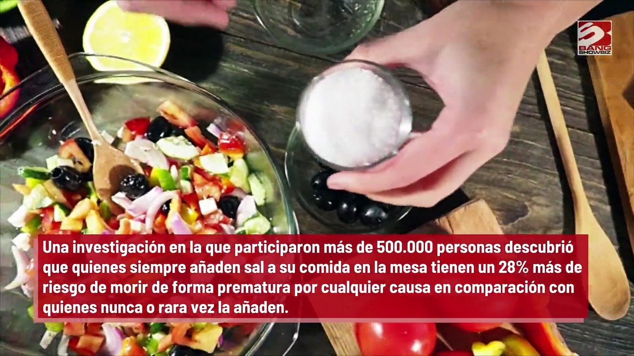 Añadir sal a las comidas aumenta el riesgo de muerte prematura