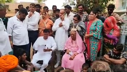 महिला की मौत : पति को नौकरी, बच्चों की पढ़ाई व लाखों रुपए की सहायता