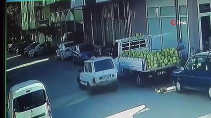 Çorum'da köstebek tabancası patladı, panik anları kameralara yansıdı: 2 yaralı