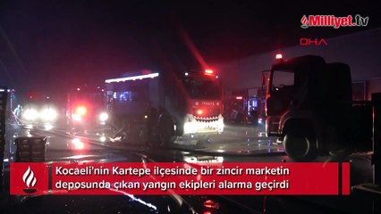 Zincir marketin deposunda çıkan yangını söndürmek için ekipler alarma geçti