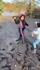 Les berges boueuses causent un désordre familial