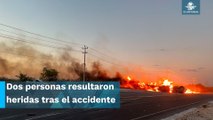 Vuelca y se incendia pipa con 30 mil litros de combustible en carretera a Colombia en Nuevo León