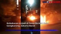 Warga Panik, Bengkel Tambal Ban Terbakar Hebat di Cengkareng